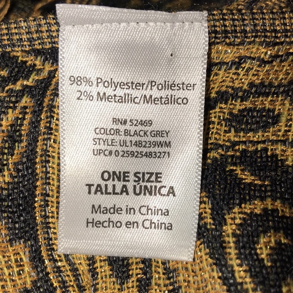 Woman’s Beautiful Paisley Pashmina - Picture 9 of 10